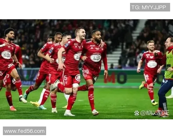 安静的球场上那些闪耀的足球明星们的传奇故事